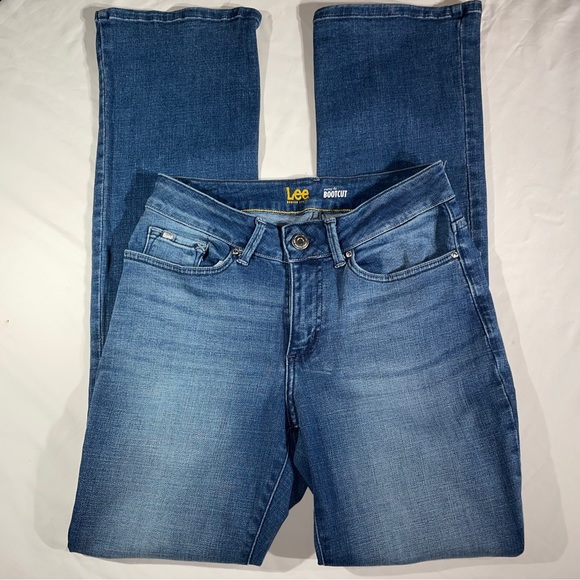 Lee Denim - Lee ladies jeans (No size tag) waist measures 28